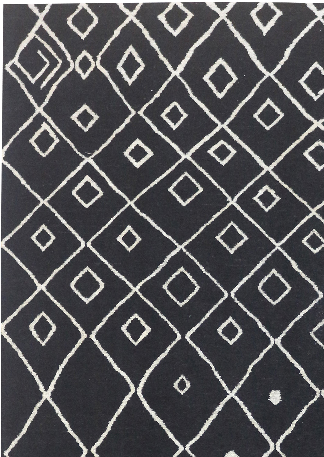 Roqaya Modern Black Rug
