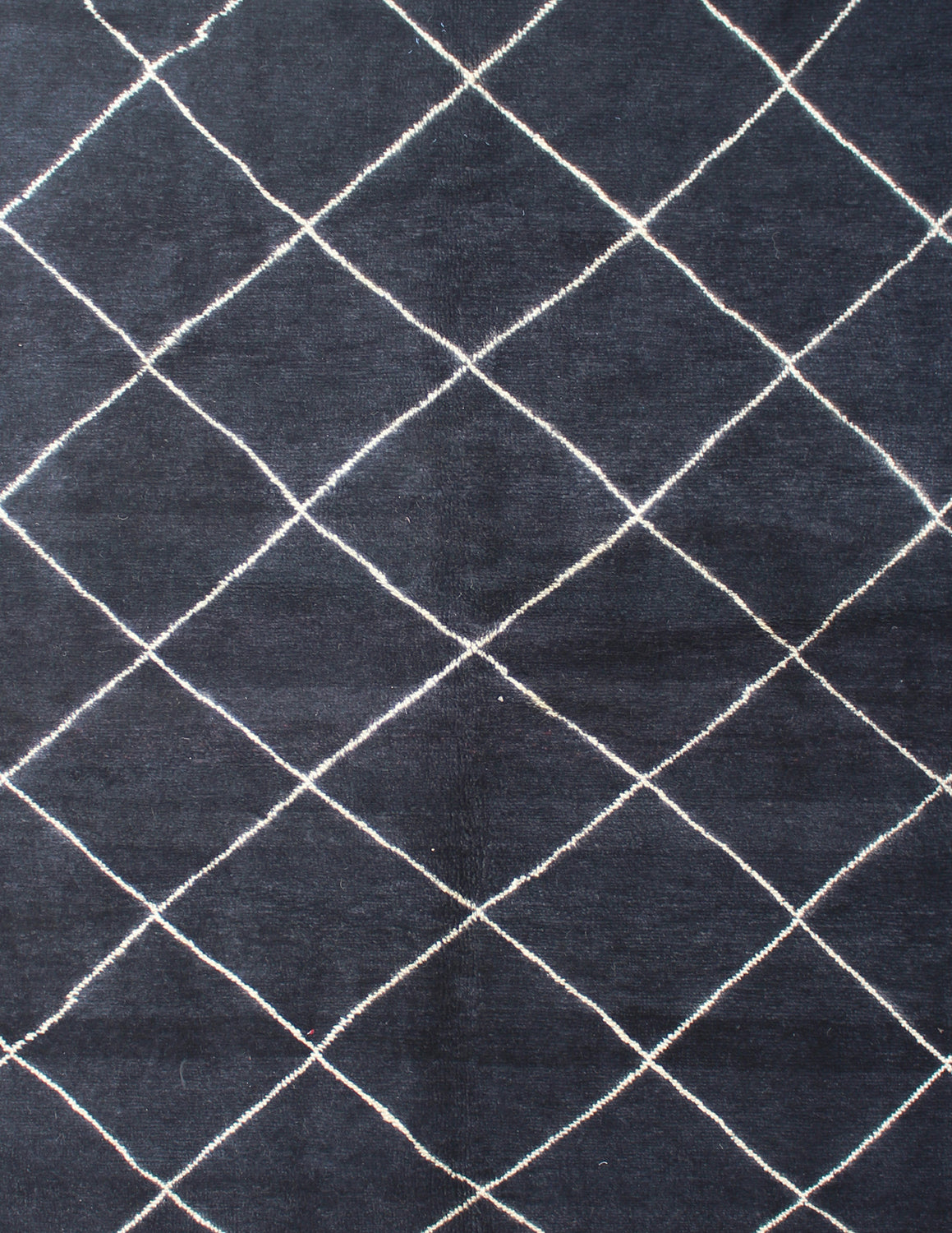 Souad Modern Style Black Rug
