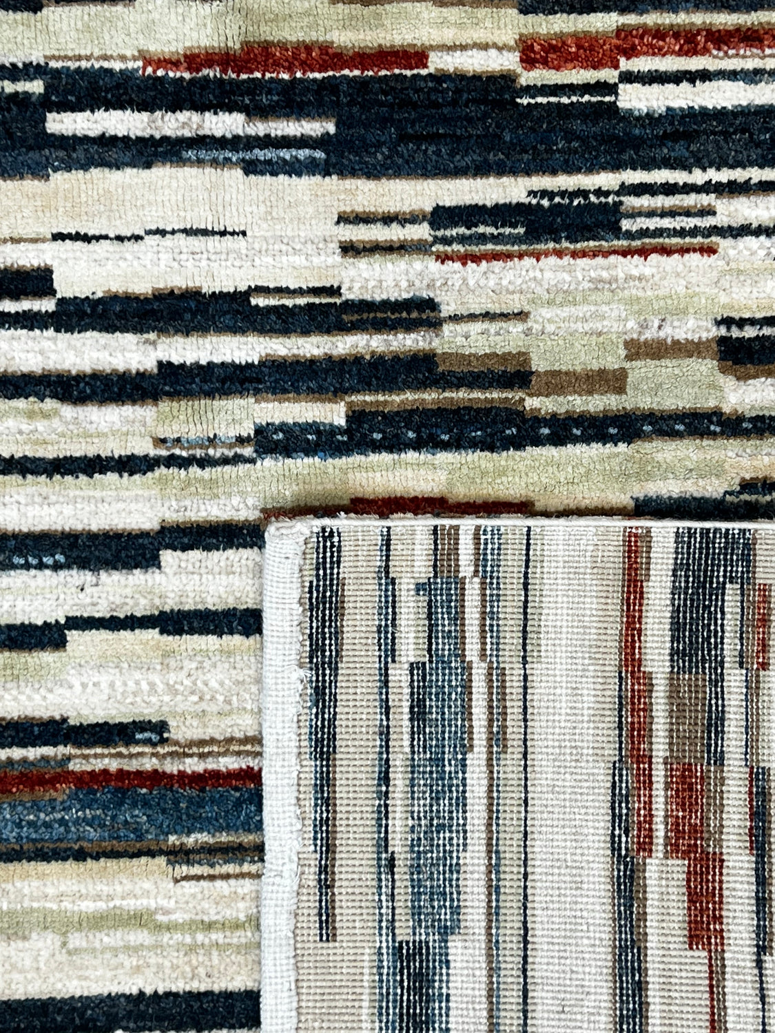 Omaya Contemporary Rug