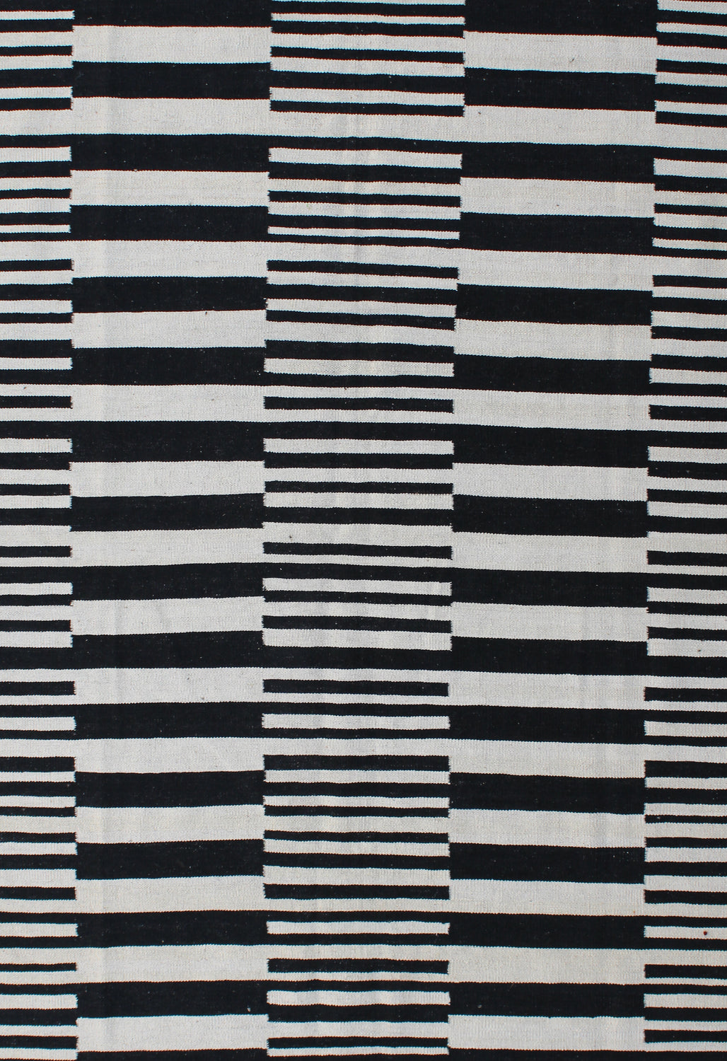 Sara Modern Black/Beige Kilim