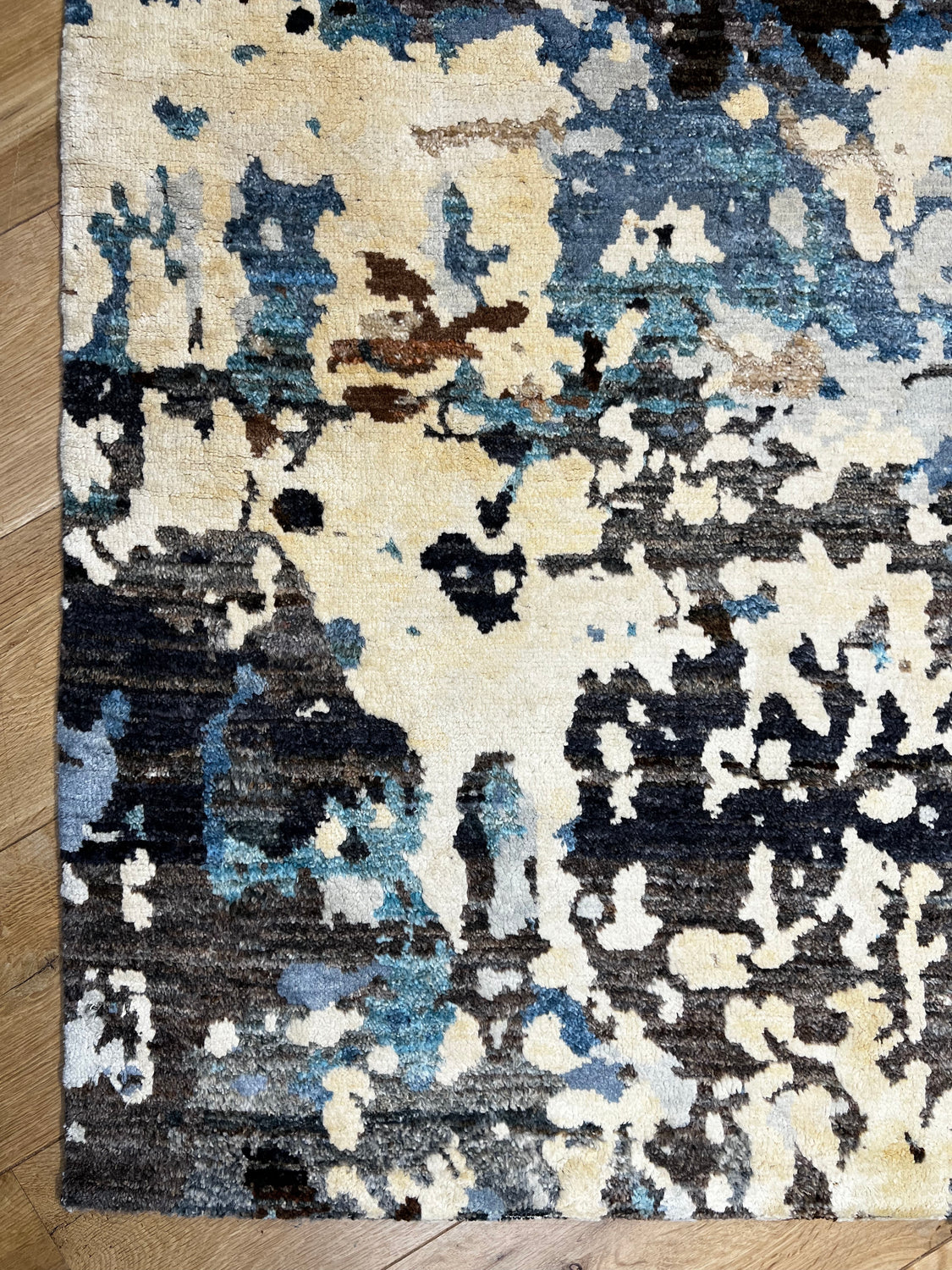 Uzma Contemporary Rug