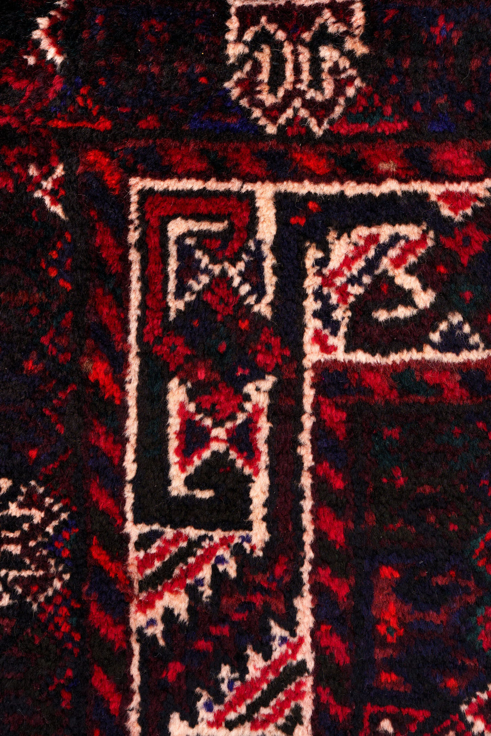 Red & Ivory Persian Shiraz Classic Rug — 268×193cm